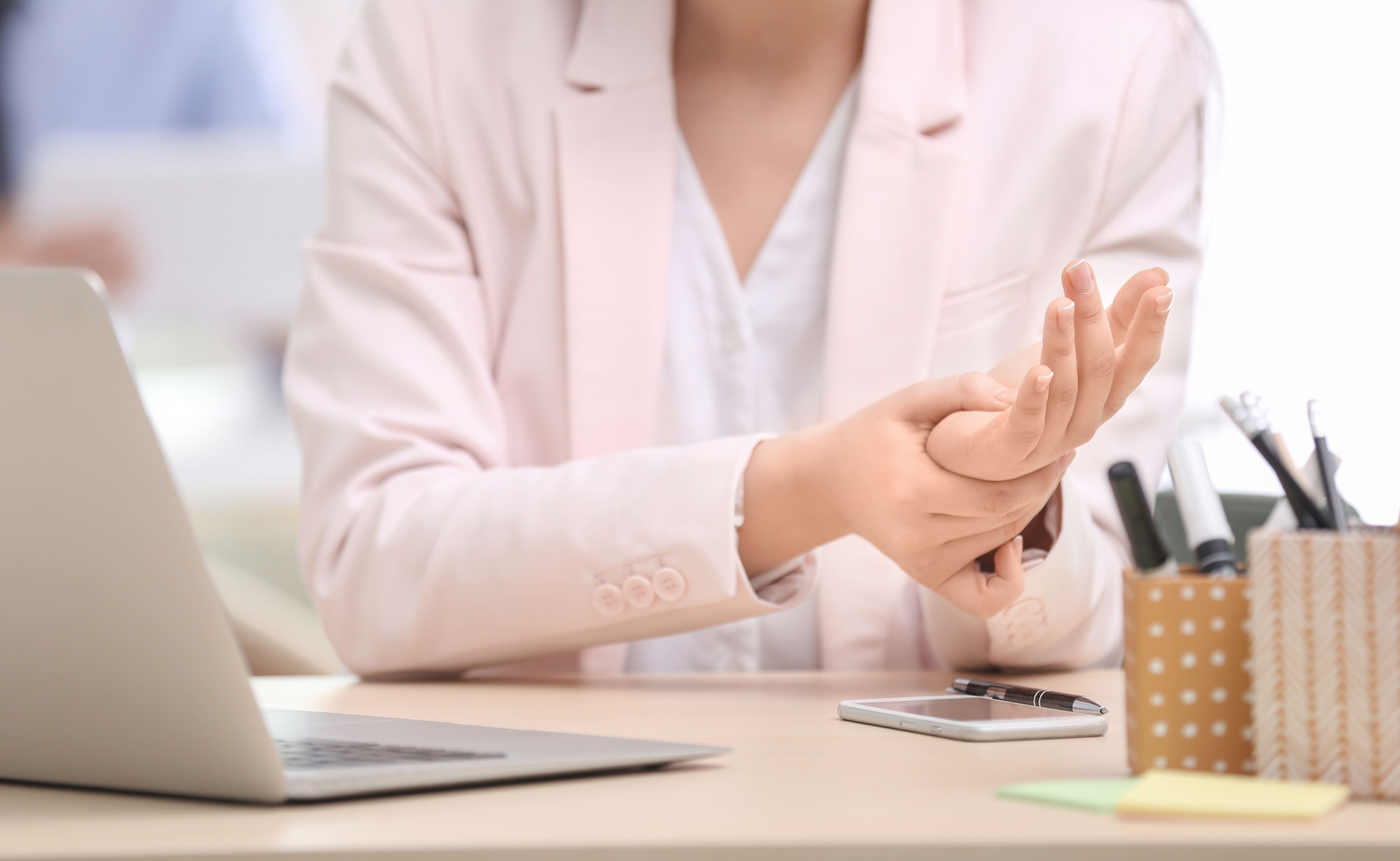Thumb Tendonitis: Symptoms, Diagnosis and Treatment